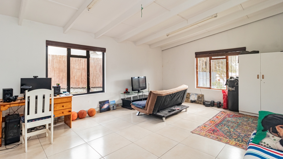 5 Bedroom Property for Sale in Sunnydale Western Cape